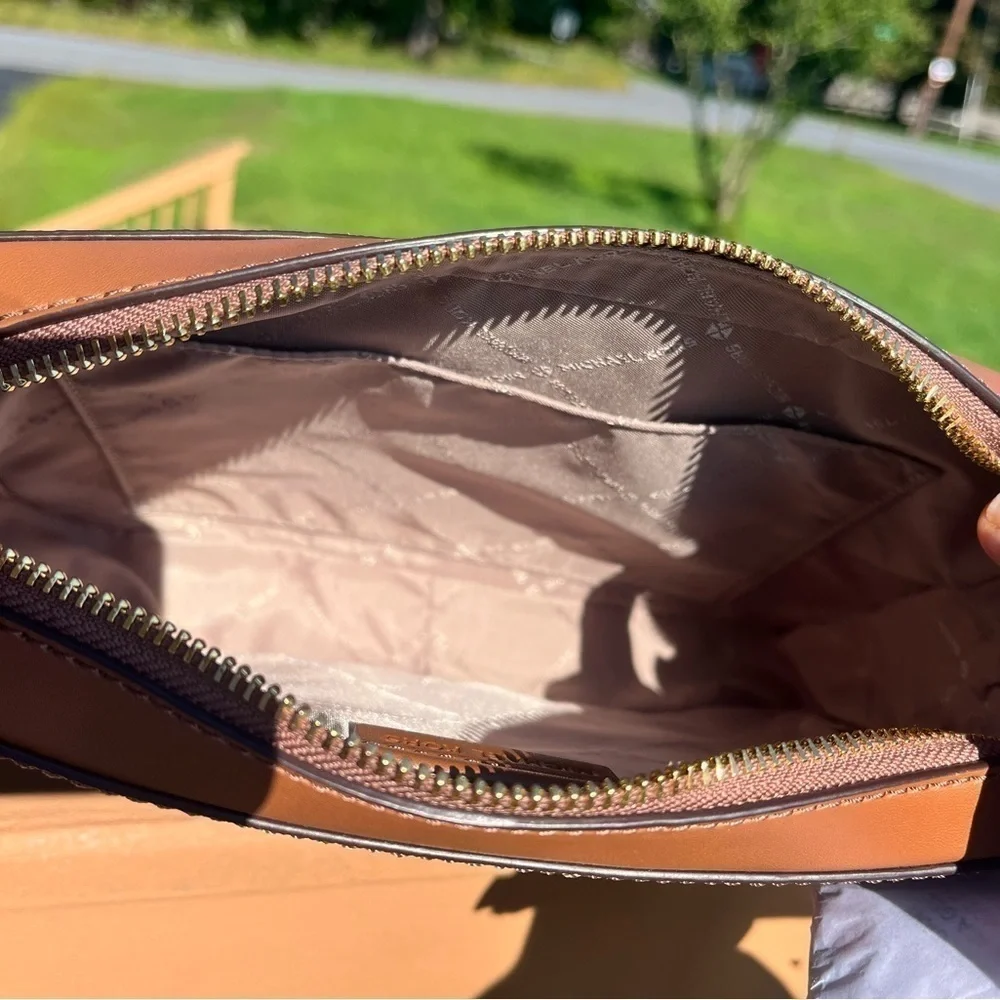 Michael Kors East West Crossbody Bag Logo Print Leather NWT - Picture 4 of 4